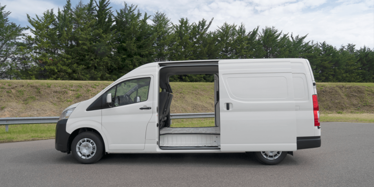 Toyota Hiace L2H2